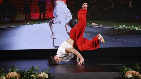 El campe�n de Espa�a de breaking sub-21, David Amor, hizo una exhibici�n al inicio de la gala del deporte