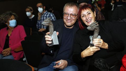 El director de cine Daniel Monzn y la escritora Elia Barcelo durante la entrega de premios del Curtas.