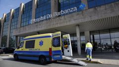 Imagen de archivo de una ambulancia en el Hospital de Barbanza.