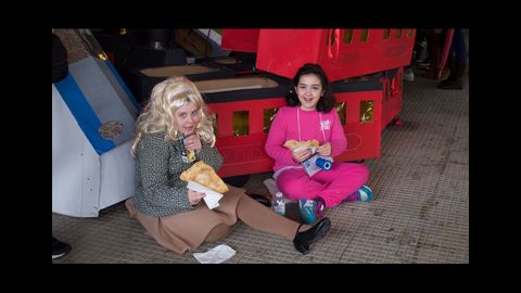 Desfile del CEIP Mar de F�ra (Fisterra)