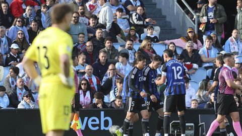 Los jugadores del Real Oviedo celebran uno de los goles al Celta