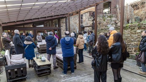 Detalle de la visita a Adega Vella, bodega de Abeleda integrada em al ruta