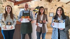�ngeles Tub�o, Xanxo Del Puerto, Estefan�a Ramos y  Sara S�nchez presentaron el libro.