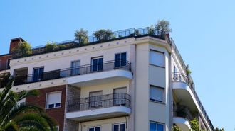 Vista del edificio en el barrio de Chamber� donde est� situado el �tico que adquiri� la empresa p�blica Planifica Madrid.