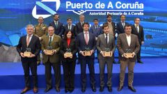 De izquierda a derecha, en primera lnea, Ignacio Lpez Bachiller (Grupo Nogar), Juan Quiroga (Servicios Hrcules), Natalia Barreiro (Repsol), Patricio Erhardt (Terminales Martimos), Santiago Prez-Torres (Prez Torres Martima) y Valentn Vzquez Gonzlez (Cementos Carral).