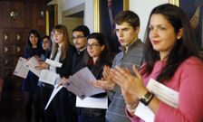 Los dos equipos de investigadores premiados recibir�n cada uno 3.000 euros. 