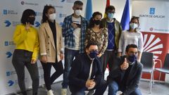 Alumnos beneficiarios de las becas Beme junto con el secretario general de Emigracin, Antonio Rodrguez, y el delegado territorial de la Xunta, Luis Lpez