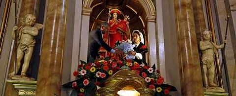 La virgen de la Peregrina, con sus mejores galas.