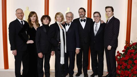 Steven Spielberg, Kate Capshaw y el elenco de Los Fabelman