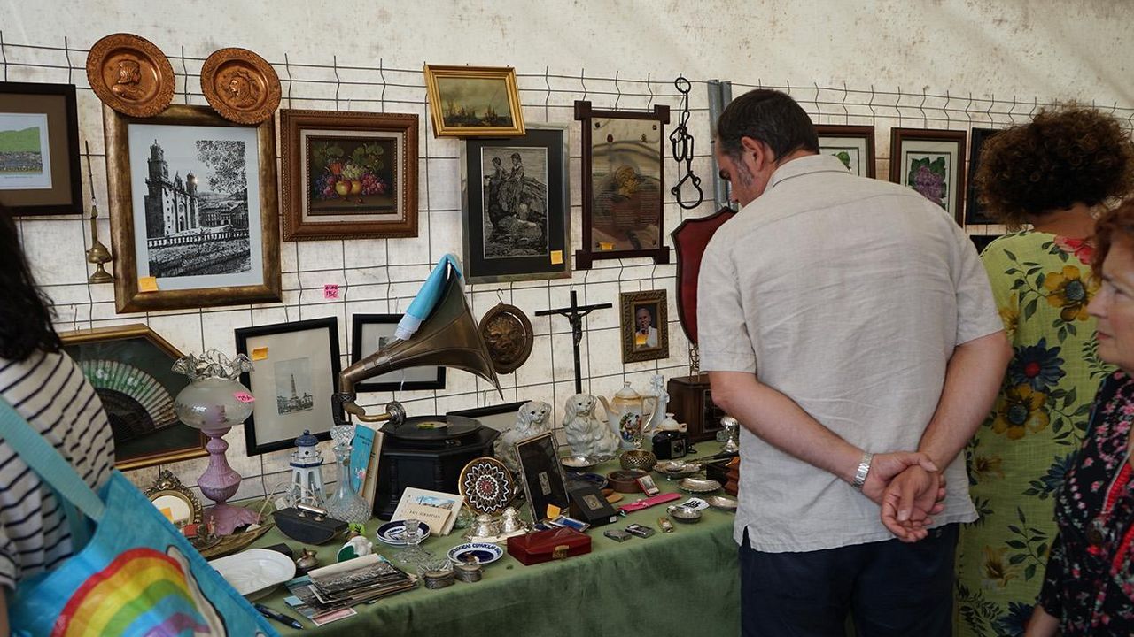 Miño reúne a 30 expositores de toda Galicia, Cantabria, Asturias y Portugal en la duodécima Feria de Antigüedades