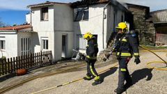 Incendio con tres casas afectadas en Laza.