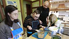 Taller de cociña navideña para chavales de la Asociación Down Lugo