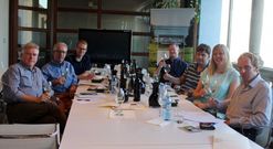 Los distribuidores pudieron probar hasta diecis�is albari�os distintos en el consello regulador. 