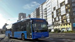 Un autob�s metropolitano circulando por A Coru�a