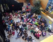 Los escolares que participaron en la primera Noite de Terror. 