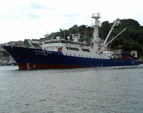 El barco estaba ayer a punto de hundirse en el ndico. 