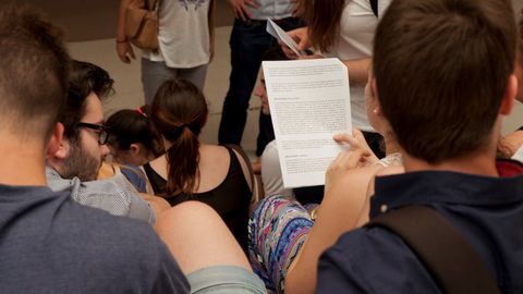 Estudiantes nun exame