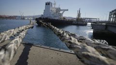 Imagen de archivo de la inauguraci�n del nuevo pantal�n de Repsol en el puerto exterior de punta Langosteira
