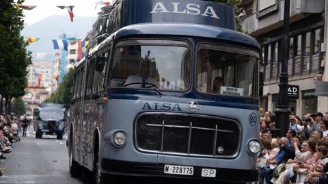 Las calles del centro de Oviedo acogen este jueves el tradicional desfile del día de América en Asturias, en su 72 edición