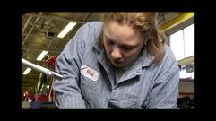 Quiz� ella quiera ser mec�nica de coches, ingeniera aeroespacial o bombera. �Por qu� no?