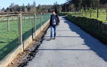 El asfaltado de la pista de Vilari�o tuvo que hacerse manualmente.