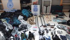 Parte del material incautado a la banda por la Polic�a Nacional