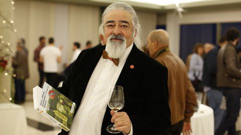 Luis Paadin en la presentación de su Guía de Vinos
