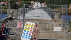 Imagen de archivo de las obras en el puente que une Outes y Noia.