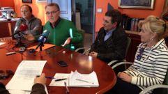 Garc�a, con tres de sus concejales, present� el auto del juez