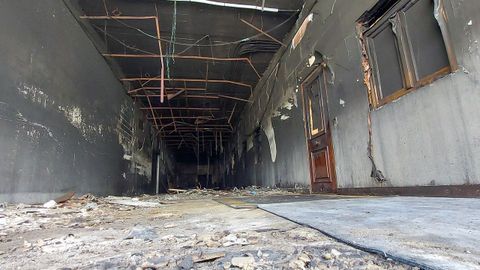 Estado en el que ha quedado uno de los pasillos comunes del edificio tras el incendio