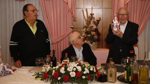 Con Alfonso Baamonde, daquela presidente da Coral Polifnica Vilalbesa, e con Xulio Xiz (no centro), na festa de Santa Ica do 2011