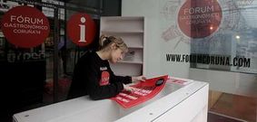 En la plaza de Lugo hay un puesto de informaci�n del F�rum.