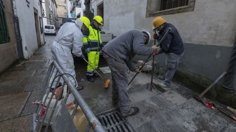 Imagen de archivo de la reparaci�n de una aver�a en la red de agua en el casco hist�rico