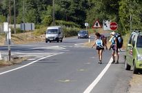 El atropello se produjo en la zona de intersecci�n del Camino con la N-547, en una zona con visibilidad pero sin se�alizaci�n del paso de peregrinos. 
