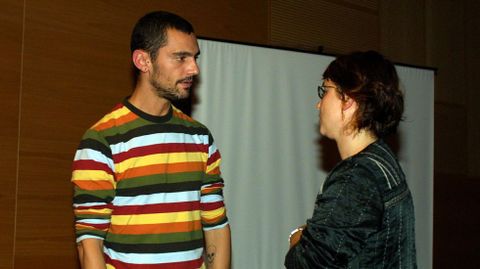 David Delfn participa en unamesa redonda en el 2004 en Pontevedra. 