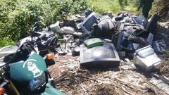 Vertedero incontrolado en Cambre