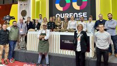 El grupo de productores y el cocinero Gerson Iglesias tras la exhibici�n
