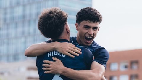 El futbolista del Celta Fortuna Andr�s Anta��n, celebrando su gol ante el Europa en el �playoff� de ascenso a Segunda.