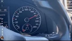 Captura del v�deo con im�genes del veloc�metro en el momento de alcanzar los 180 por hora
