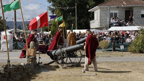 Los cañones forman parte de la escenografía