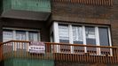 Anuncios de venta y alquiler de un piso (foto de archivo)