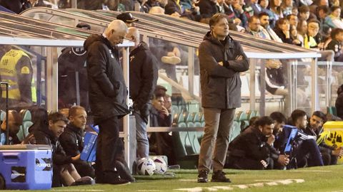 Crist�bal, a la derecha, y el delegado Manolo Mesa, a la izquierda, cabizbajo. 