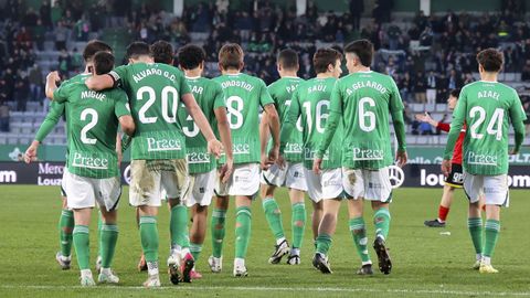 Jugadores del Racing durante un partido del equipo en A Malata. 