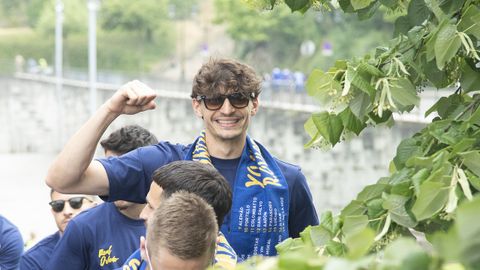 Oier Luengo, en la celebraci�n del ascenso del Real Oviedo
