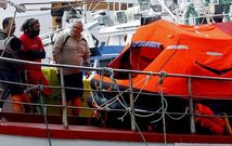 <span lang= es-es >La balsa de supervivencia se liber� autom�ticamente</span>. Funcionaron los sistemas de emergencia del �Safr�n�, que liber� de modo autom�tico la lancha de supervivencia en la que se refugiaron los cuatro rescatados por �Os Merexos� y de la que los recogi�. 