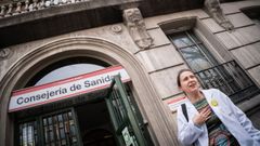 La portavoz de Amyts, �ngela Hern�ndez, atiende a los medios tras una reuni�n entre el comit� de huelga de atenci�n primaria y la Consejer�a de Sanidad madrile�a