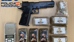 Arma y material incautado en la Operaci�n Villa de Ferrol