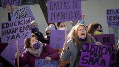 En las inmediaciones del Juzgado de Tudela hab�a una concentraci�n de personas que protestaban contra la violencia machista y reclamaban �justicia para Sara�. A la llegada del detenido, los manifestantes le han gritado �asesino, asesino�.