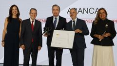 El consejero delegado de Abanca, Francisco Botas, recibi� el premio que reconoce la trayectoria empresarial del banco.