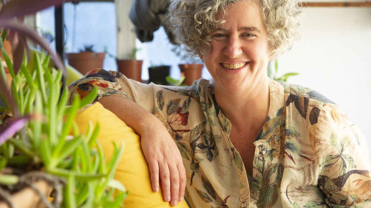 Orit Kruglanski, educadora visual: «Salir a dar un paseo, quitarte las gafas un poco y mirar en todas direcciones y a lo lejos mejora tu salud visual»